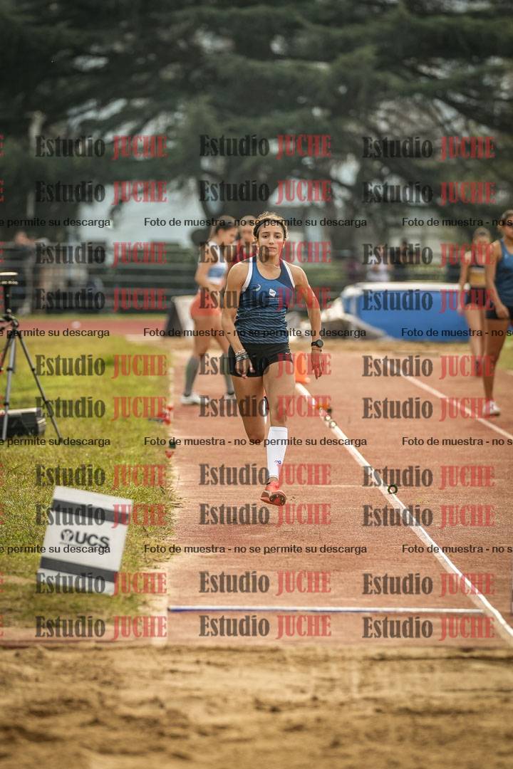 Fotos del salto en largo de mujeres