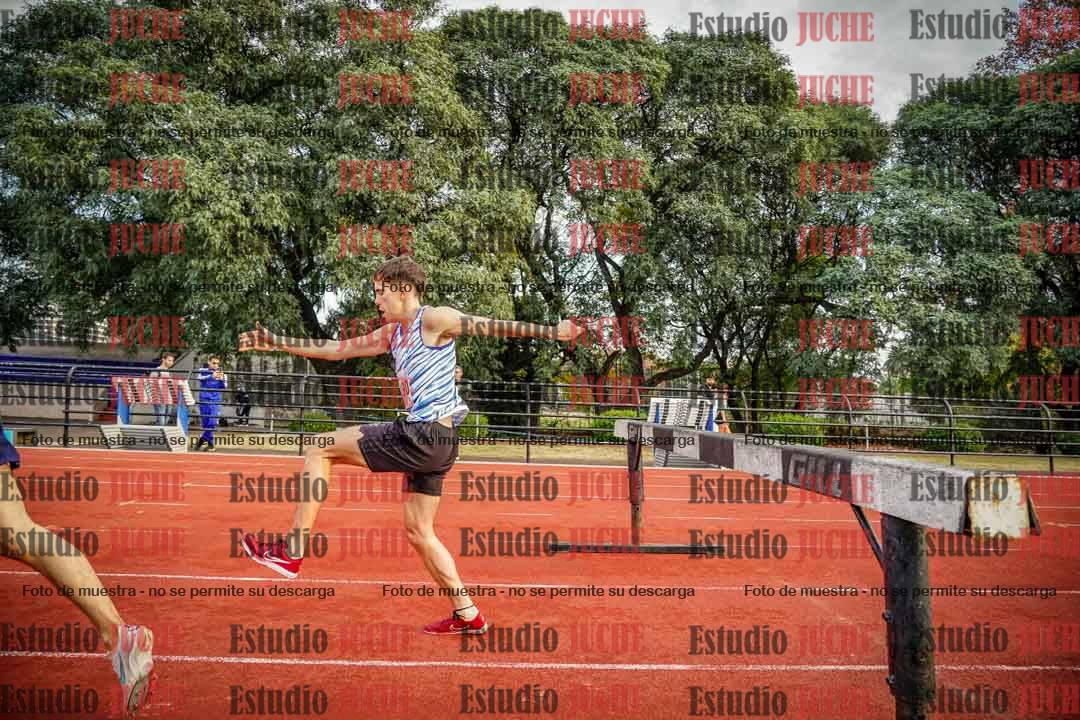 Fotos de los 3000 m con obstáculos de varones