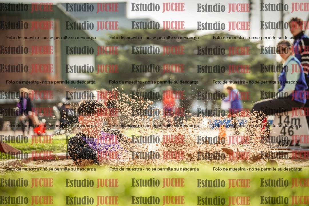 Fotos del salto en largo de varones