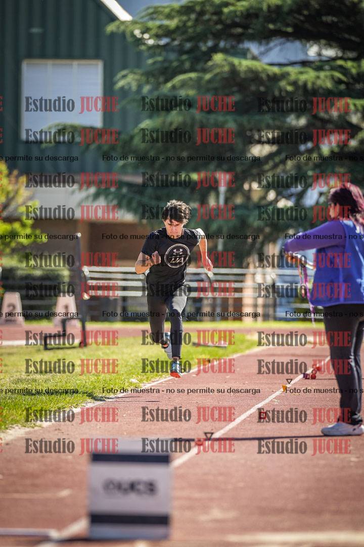 Fotos del salto en largo de varones