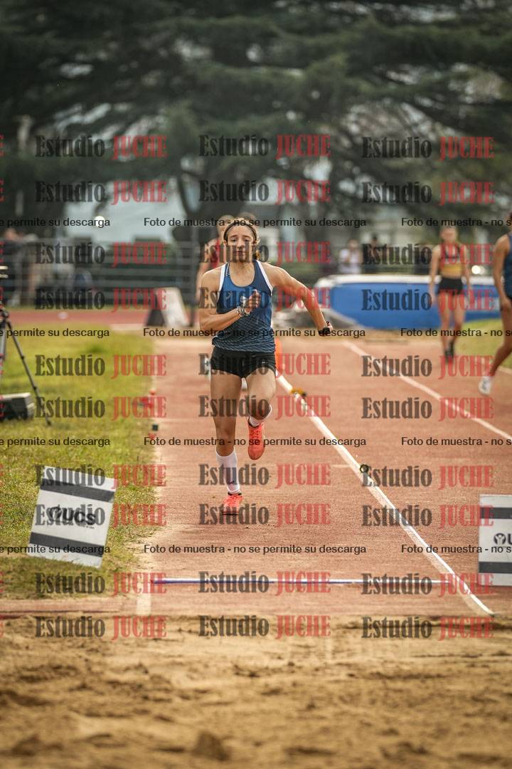 Fotos del salto en largo de mujeres
