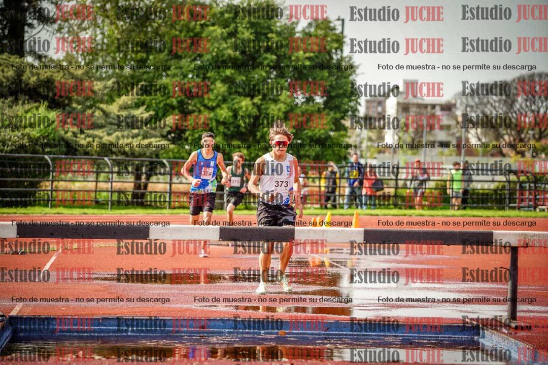 Fotos de los 1500 m con obstáculos de varones