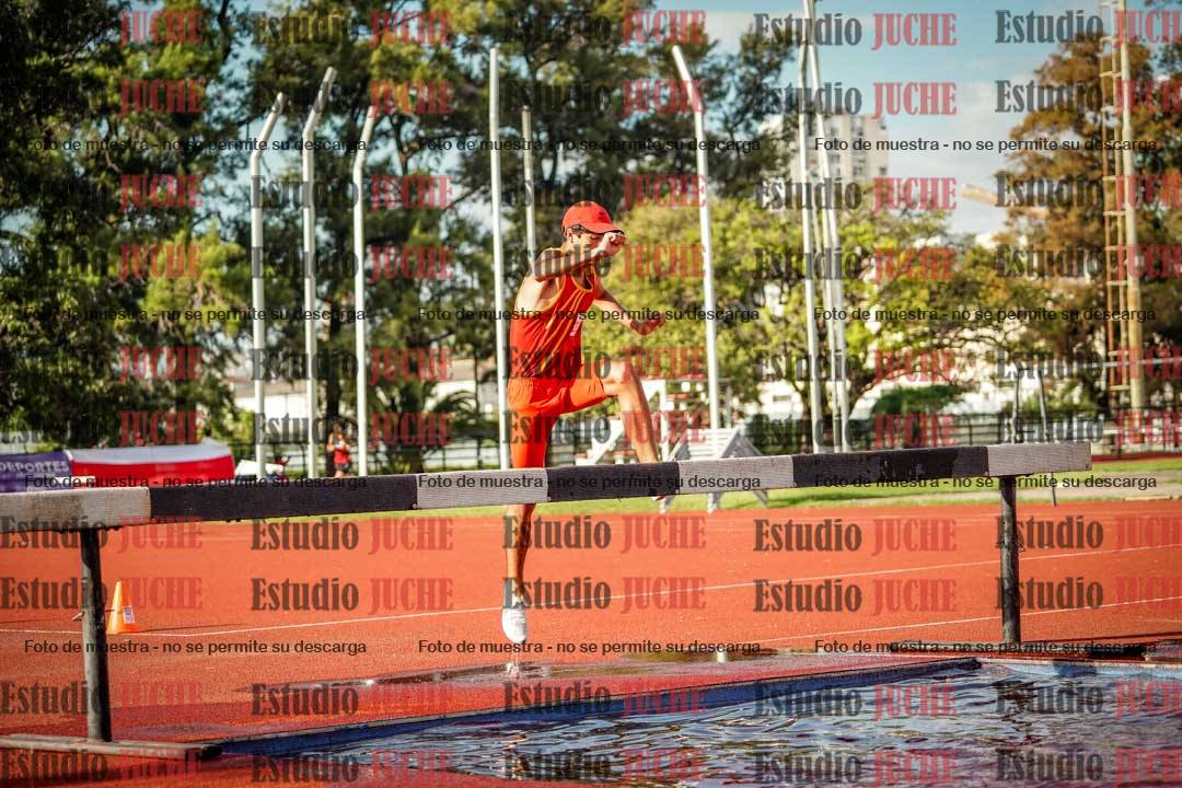 Fotos de los 2000 m con obstáculos de varones