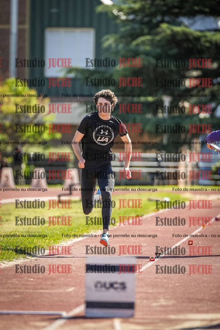Fotos del salto en largo de varones