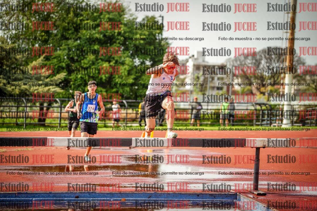 Fotos de los 1500 m con obstáculos de varones