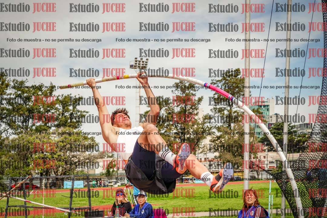 Fotos del salto con garrocha de varones