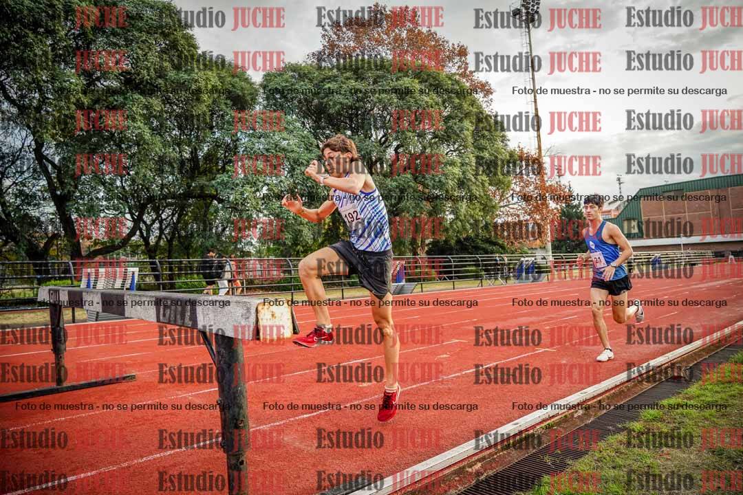 Fotos de los 3000 m con obstáculos de varones