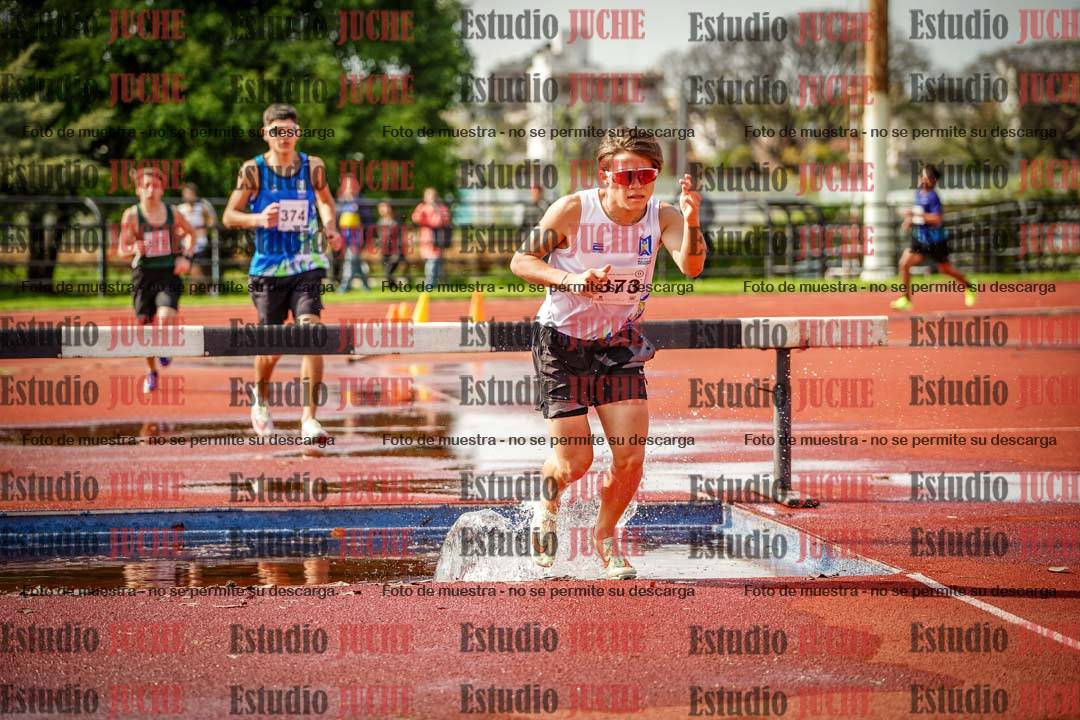 Fotos de los 1500 m con obstáculos de varones