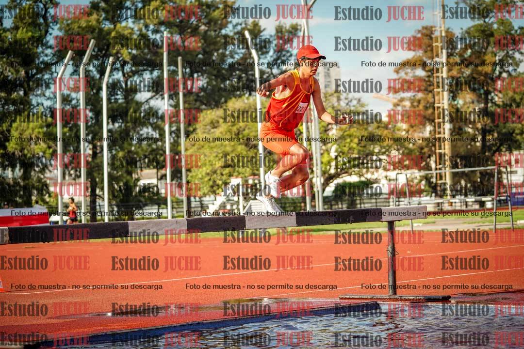 Fotos de los 2000 m con obstáculos de varones