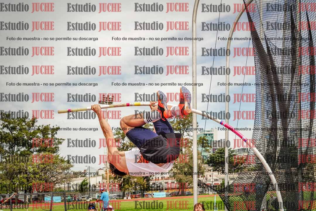 Fotos del salto con garrocha de varones