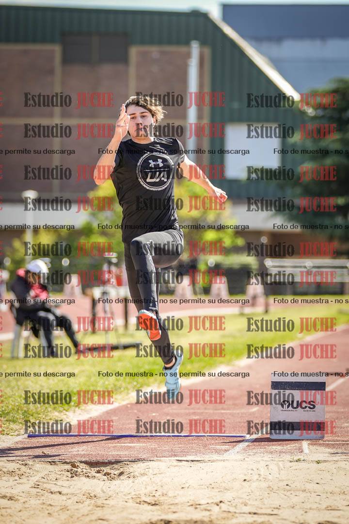 Fotos del salto en largo de varones