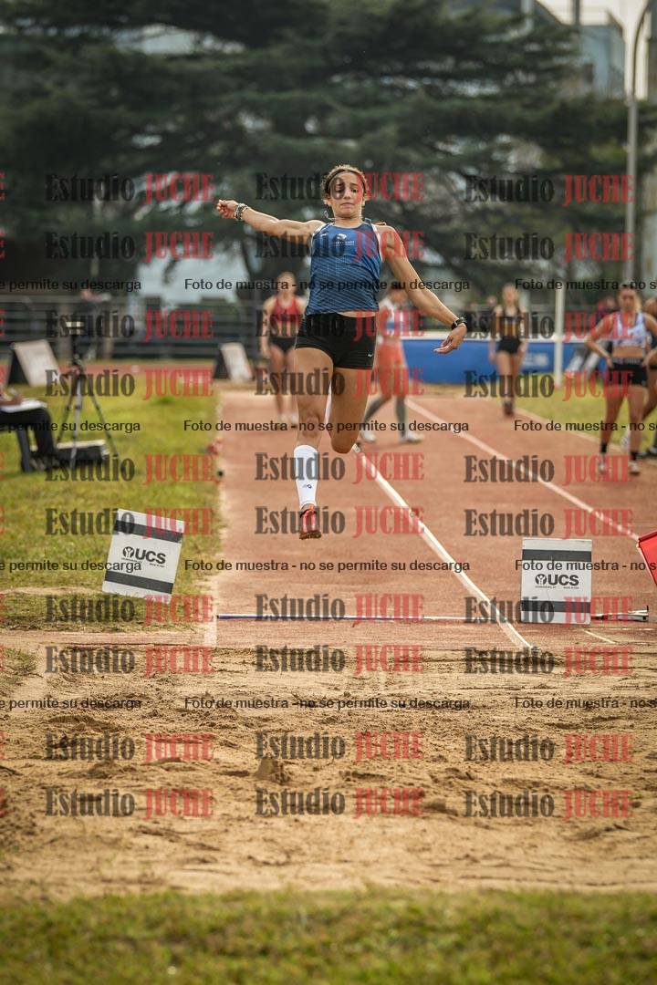 Fotos del salto en largo de mujeres