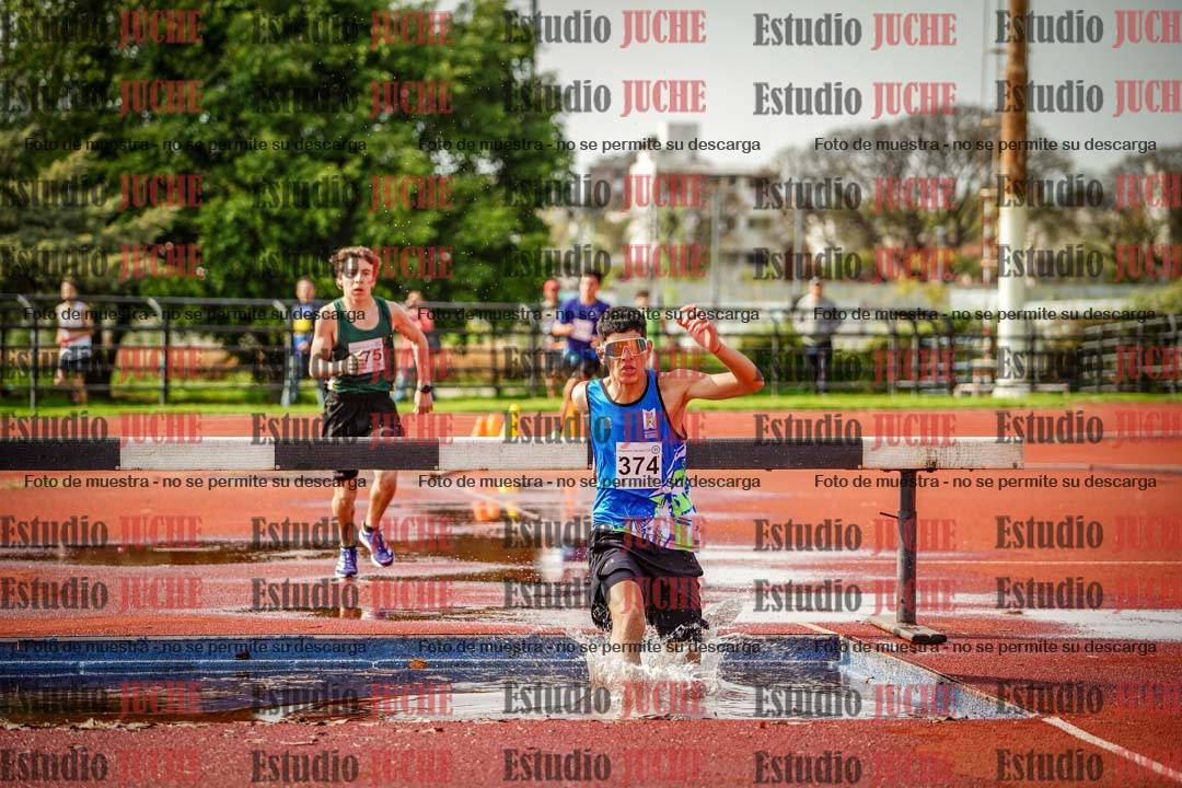 Fotos de los 1500 m con obstáculos de varones