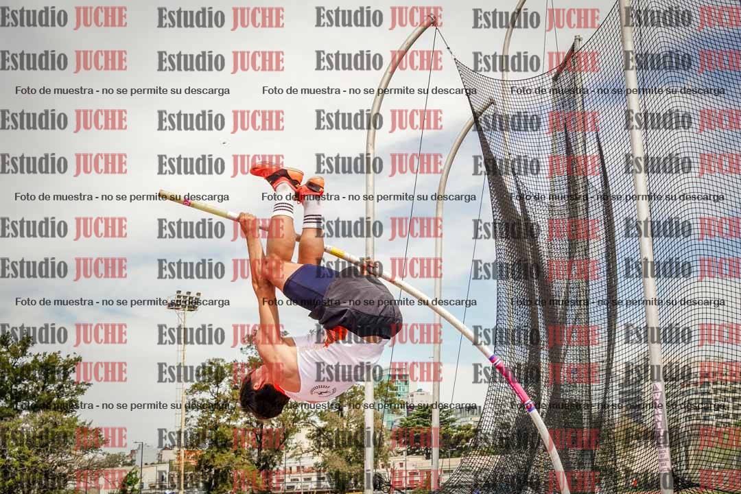 Fotos del salto con garrocha de varones