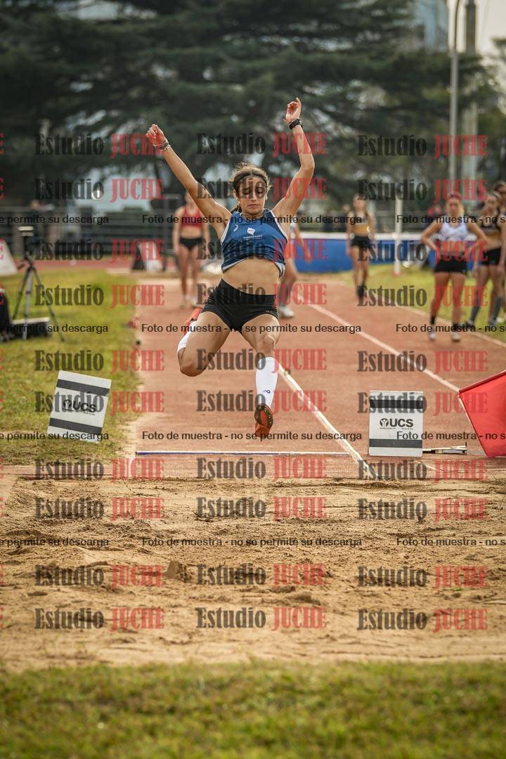 Fotos del salto en largo de mujeres