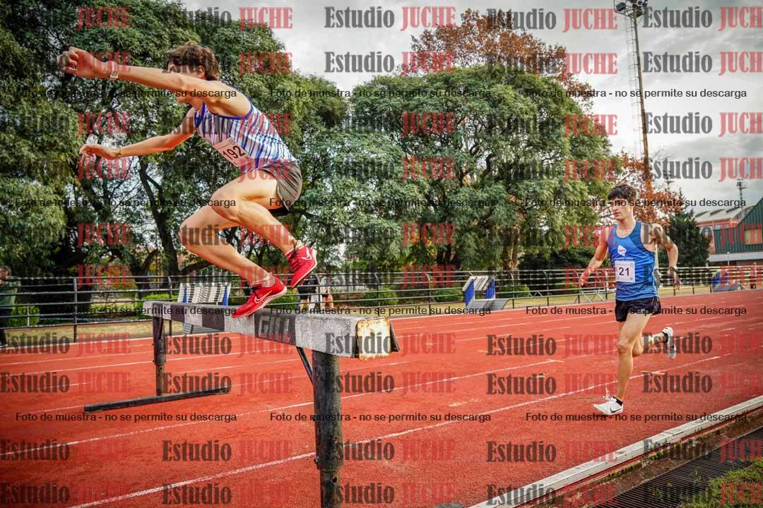 Fotos de los 3000 m con obstáculos de varones
