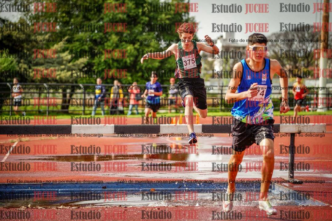 Fotos de los 1500 m con obstáculos de varones