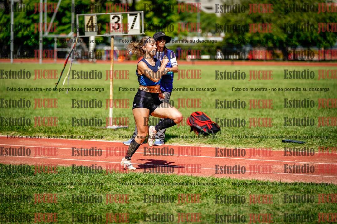 Fotos del salto en largo de mujeres