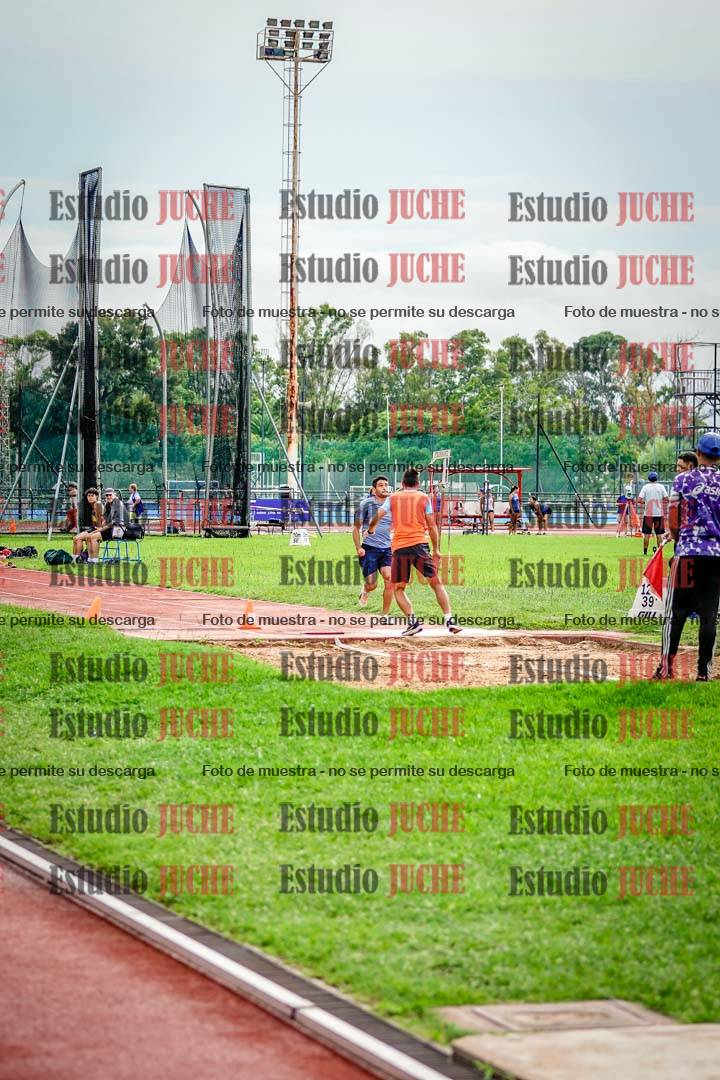 Fotos del salto en largo de varones