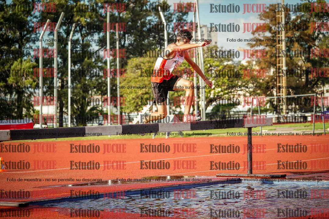 Fotos de los 2000 m con obstáculos de varones