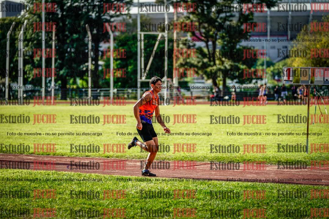 Fotos del salto en largo de varones