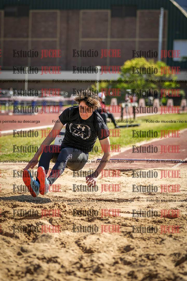 Fotos del salto en largo de varones