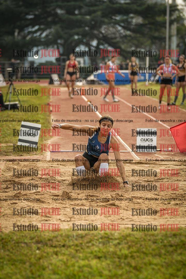 Fotos del salto en largo de mujeres