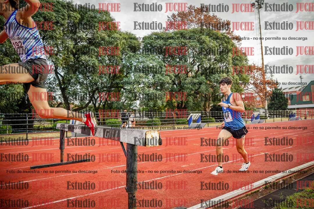 Fotos de los 3000 m con obstáculos de varones