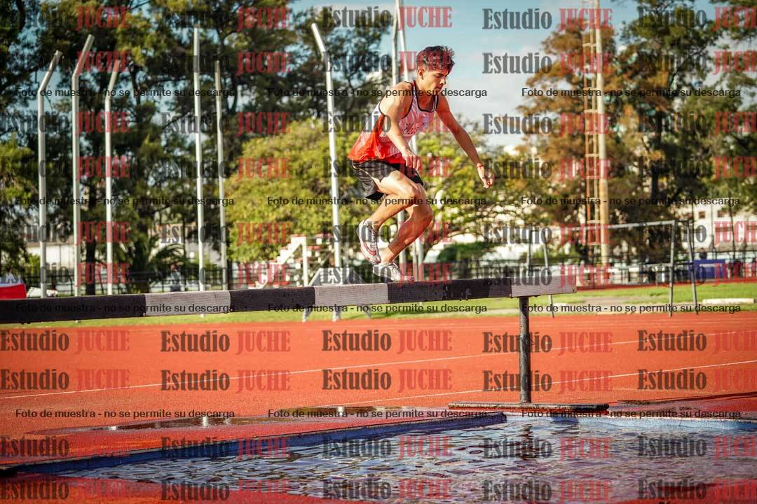 Fotos de los 2000 m con obstáculos de varones