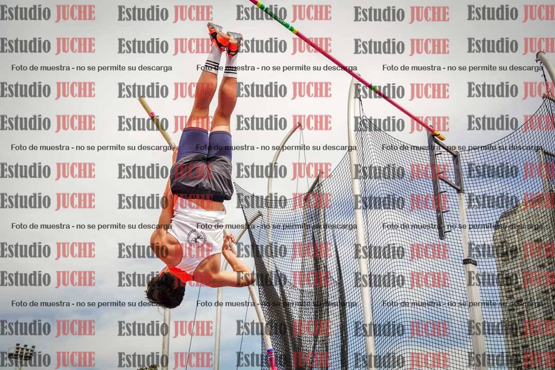 Fotos del salto con garrocha de varones