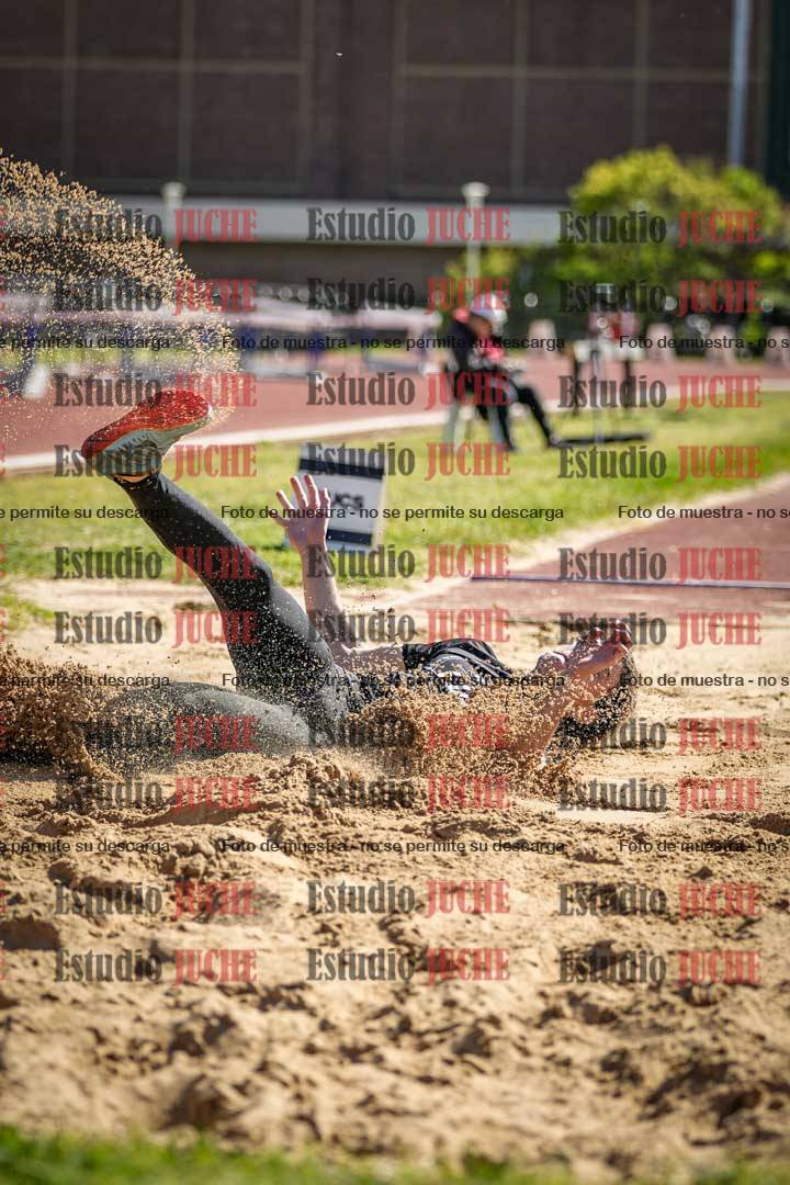 Fotos del salto en largo de varones