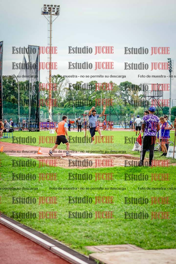Fotos del salto en largo de varones