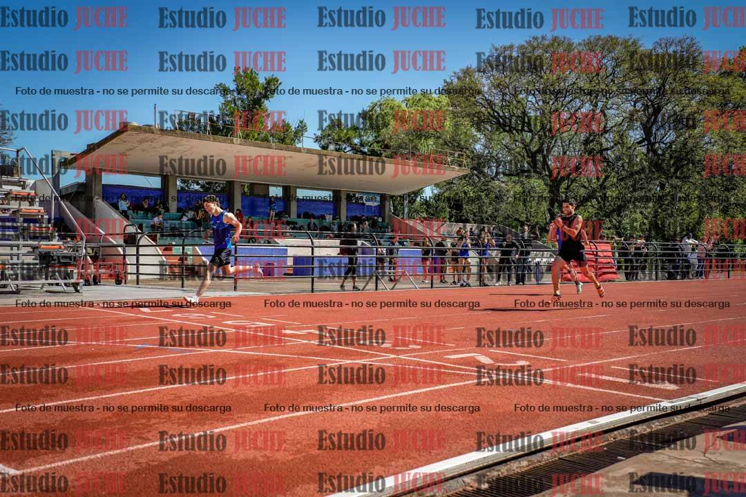 Fotos de los 400 m con vallas de varones
