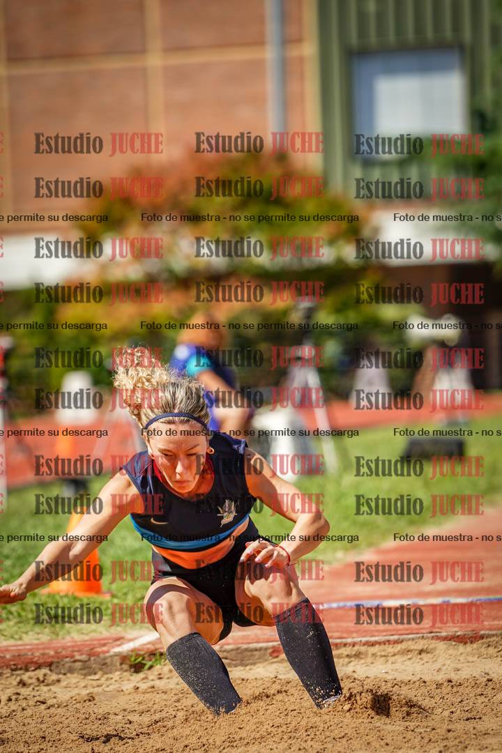 Fotos del salto en largo de mujeres