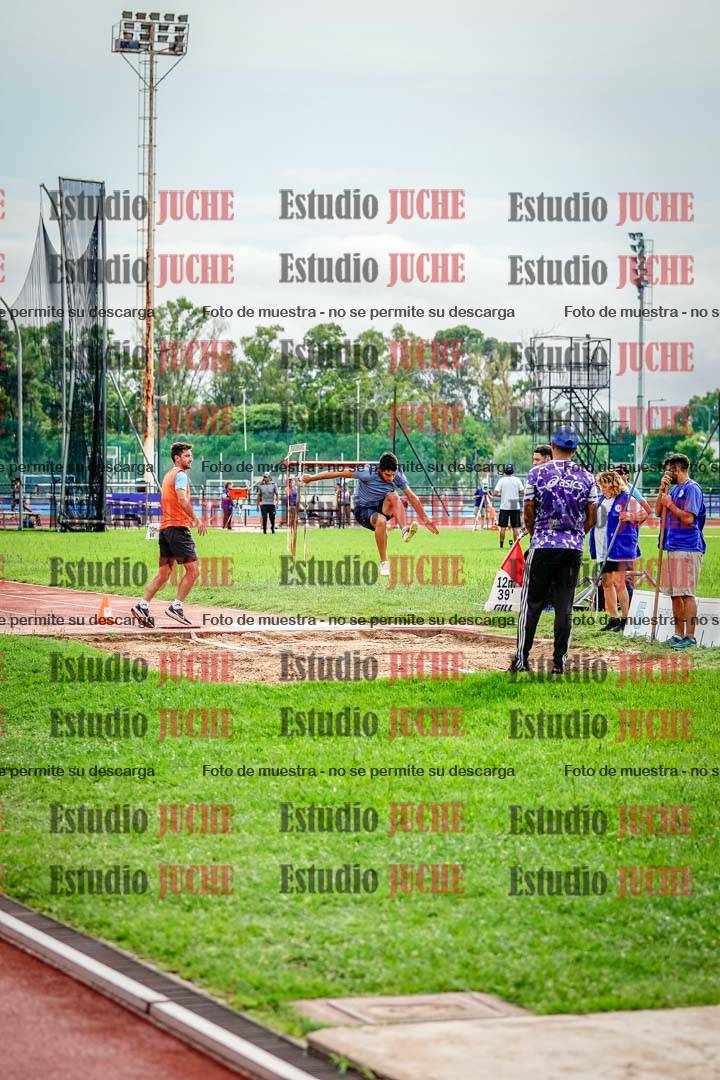 Fotos del salto en largo de varones