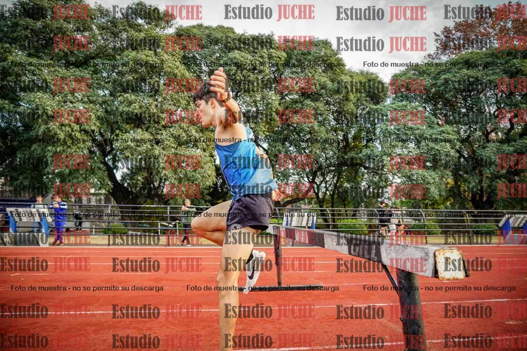 Fotos de los 3000 m con obstáculos de varones