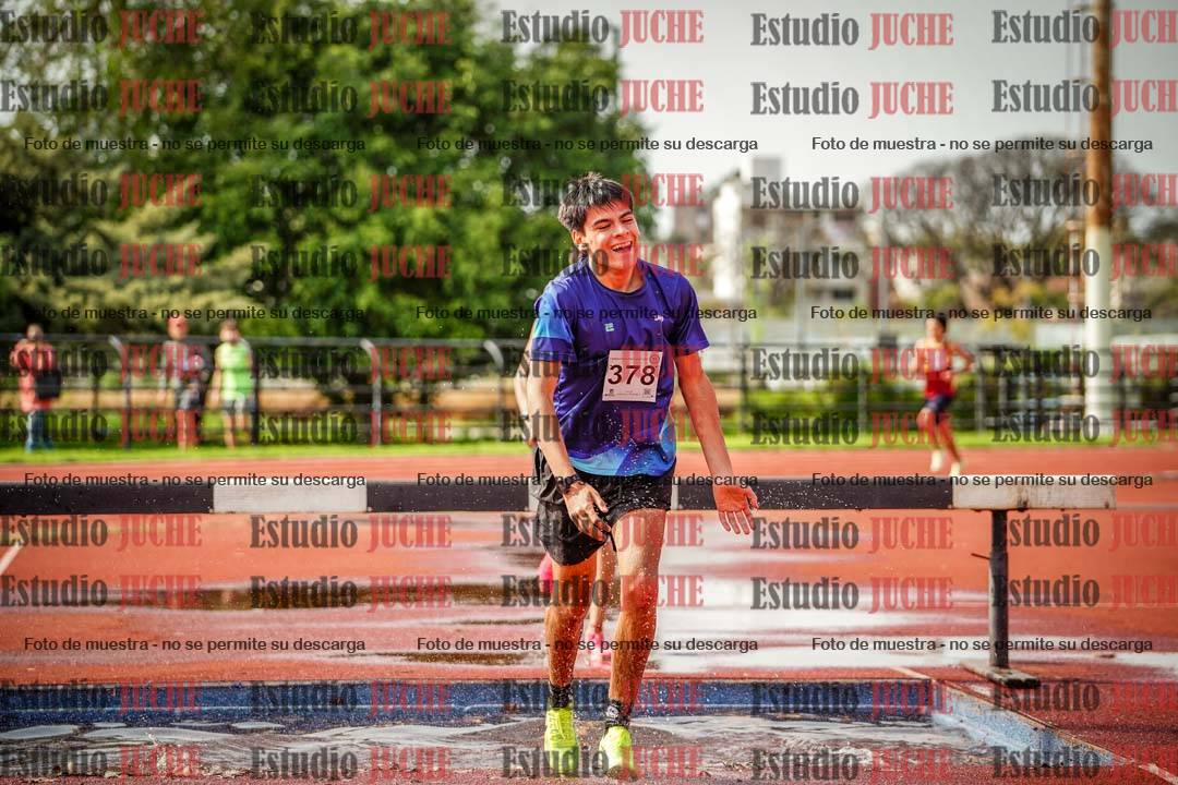 Fotos de los 1500 m con obstáculos de varones