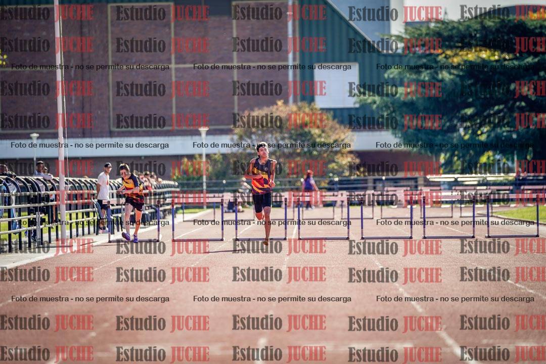 Fotos de los 400 m con vallas de varones