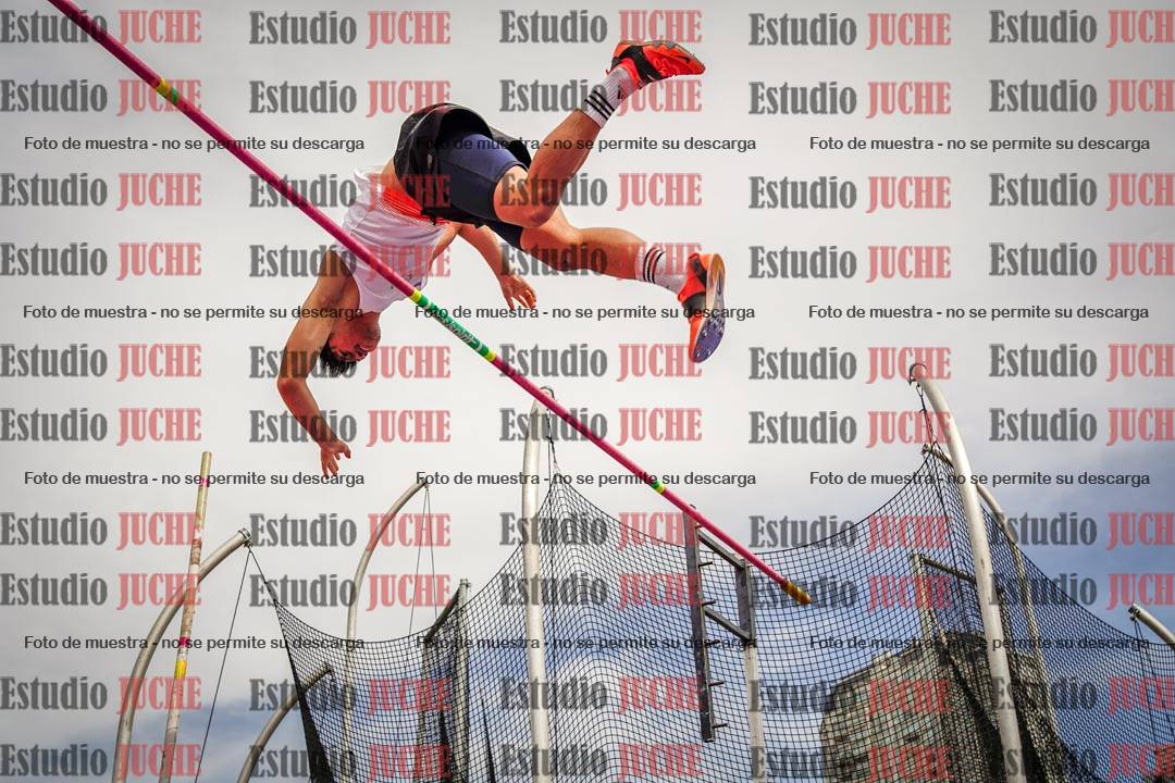 Fotos del salto con garrocha de varones