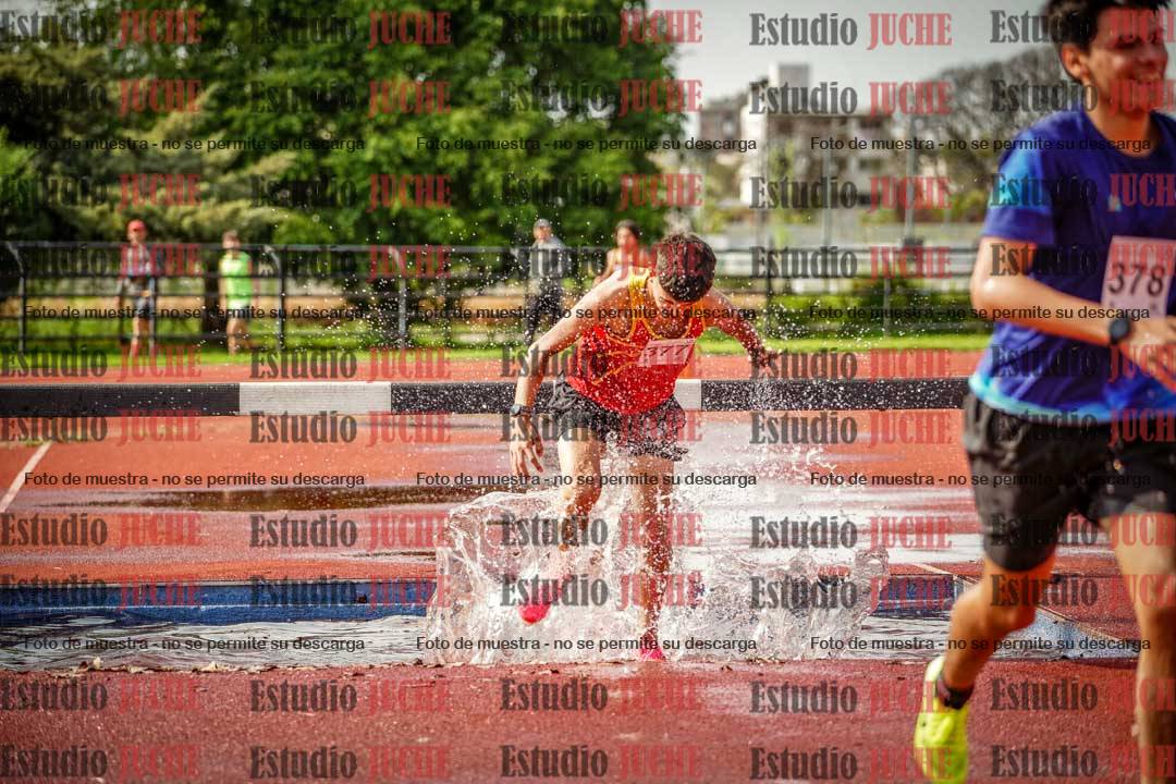Fotos de los 1500 m con obstáculos de varones