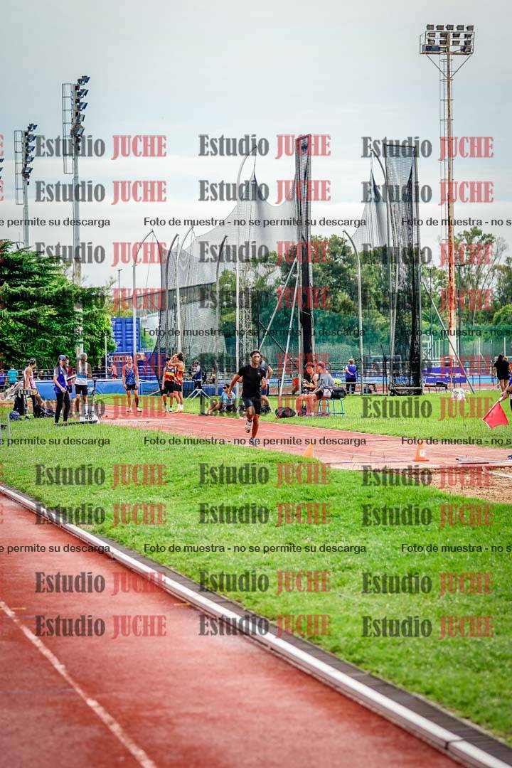 Fotos del salto en largo de varones