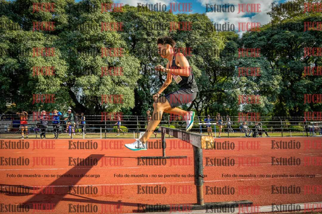 Fotos de los 2000 m con obstáculos de varones