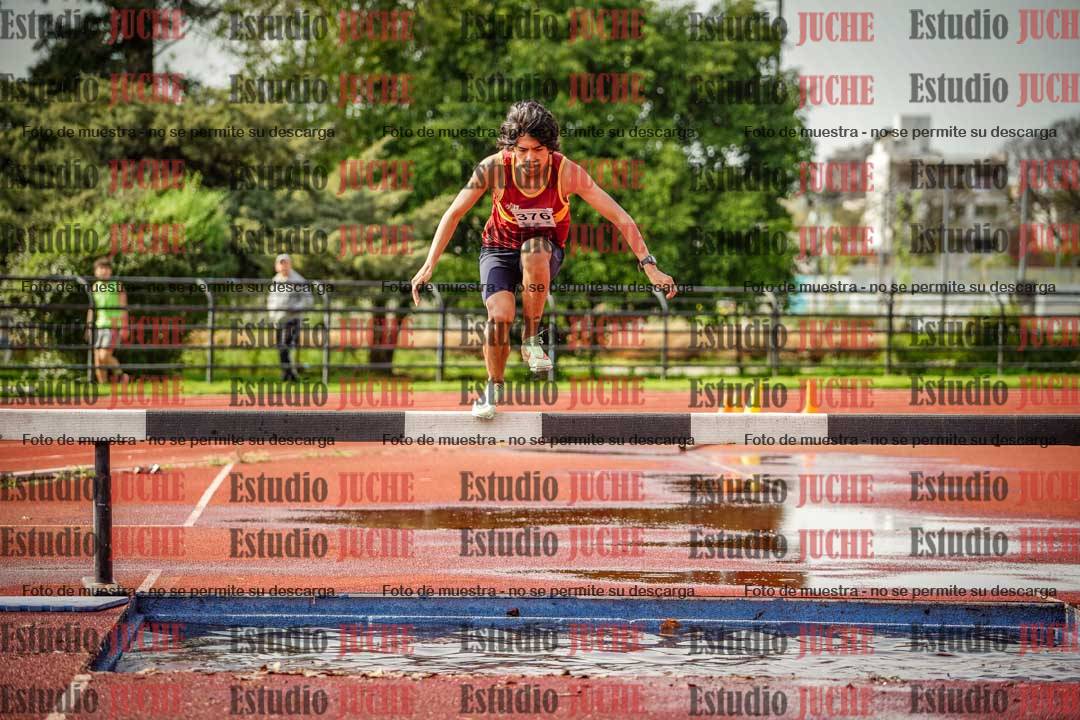 Fotos de los 1500 m con obstáculos de varones