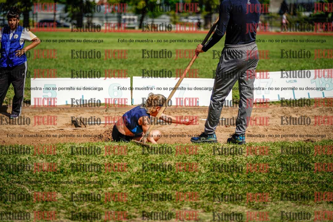 Fotos del salto en largo de mujeres