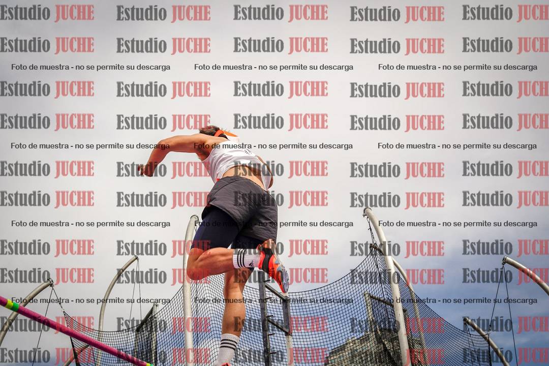 Fotos del salto con garrocha de varones