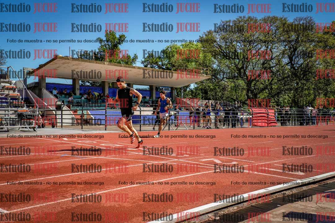 Fotos de los 400 m con vallas de varones