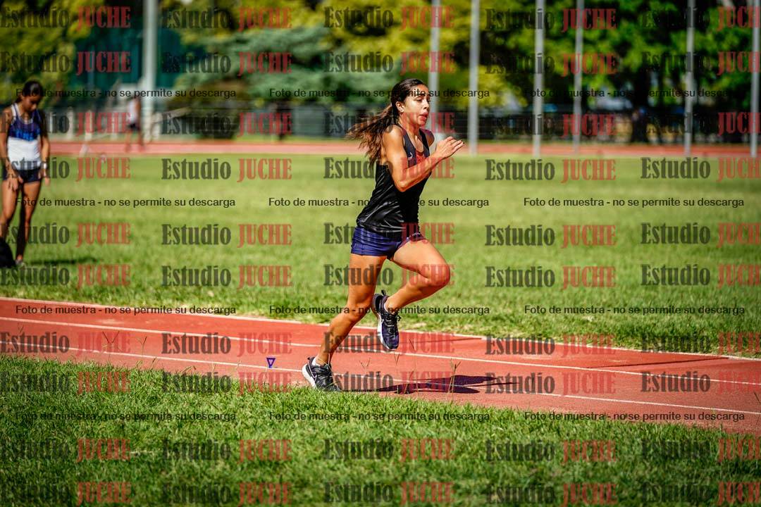 Fotos del salto en largo de mujeres