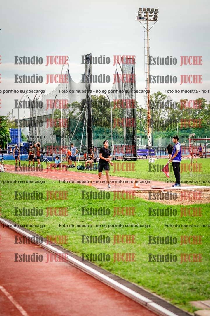 Fotos del salto en largo de varones