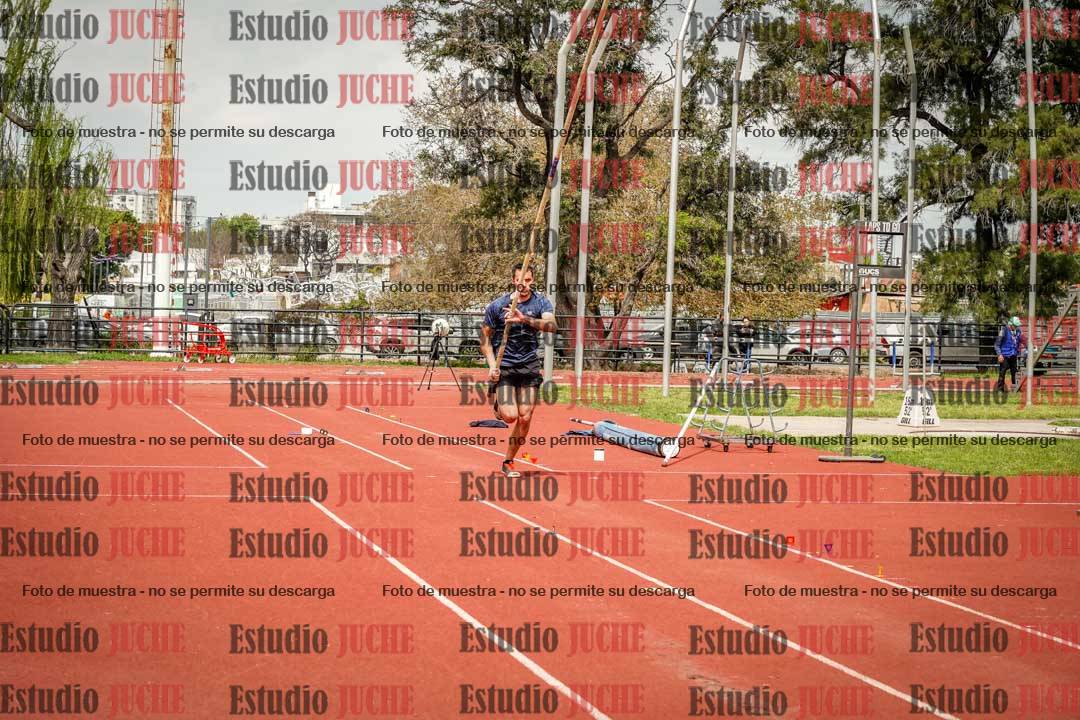 Fotos del salto con garrocha de varones
