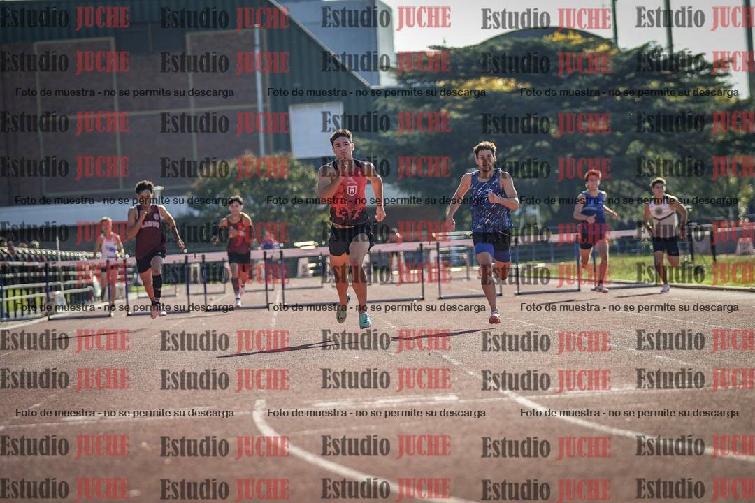 Fotos de los 400 m con vallas de varones
